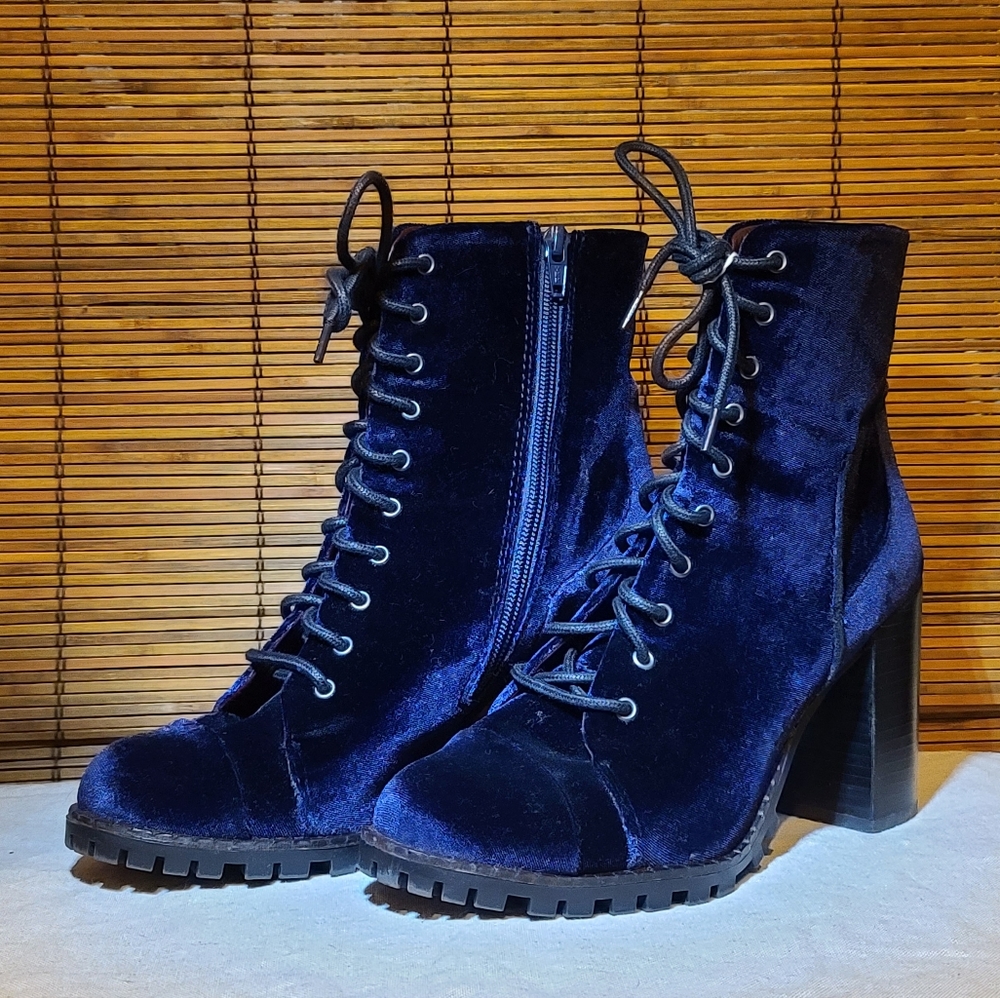 Report Signature, Allon, Navy Boot